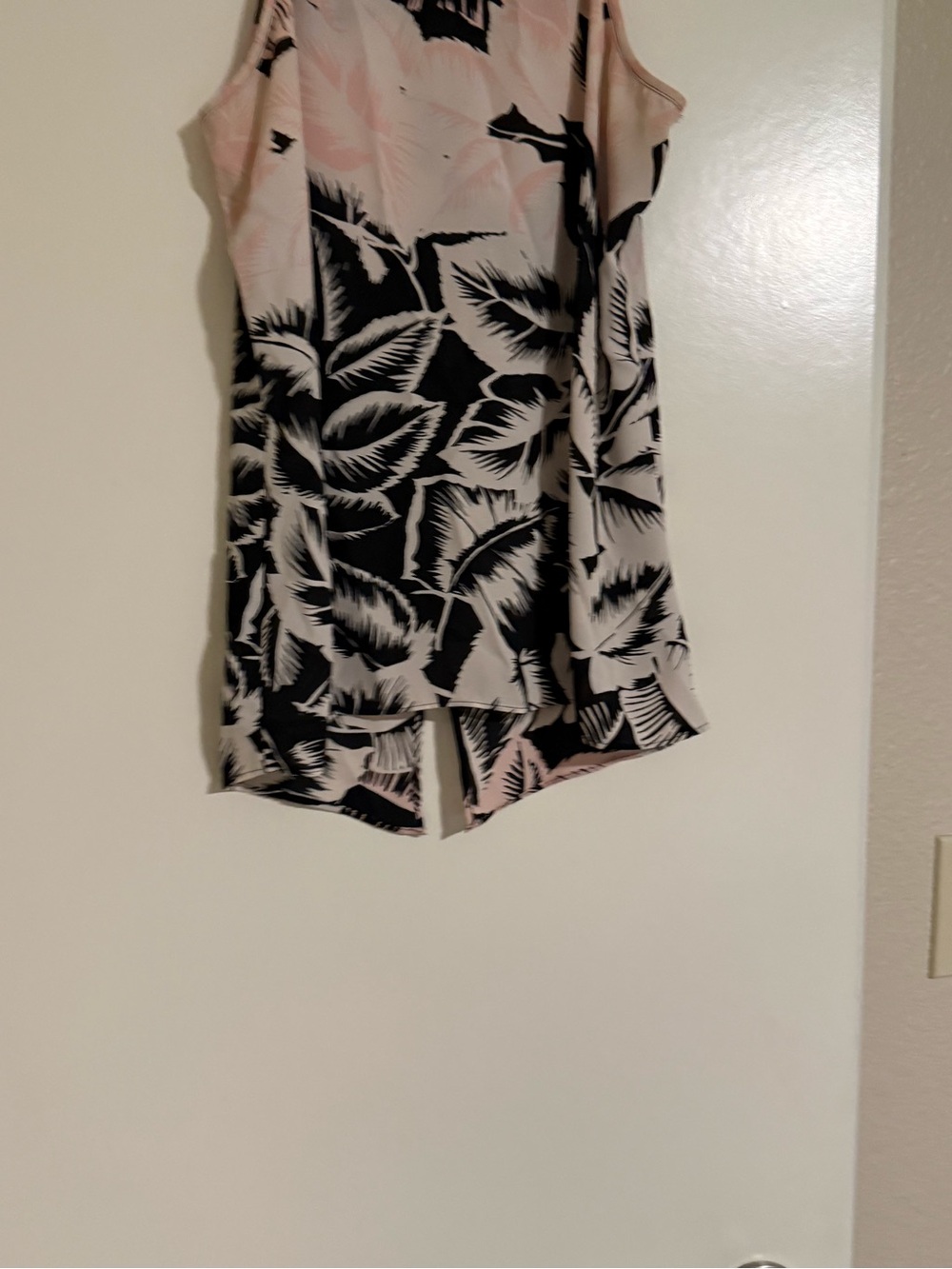 Chic sleeveless V-neck top. Cool cuts. Elegant. - Picture 3 of 9